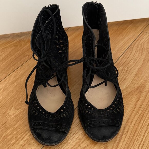 Vince Camuto Black Tarita Laser Cutout Suede Sandals Block Heel Lace Up Sz 9.5 - Picture 4 of 5